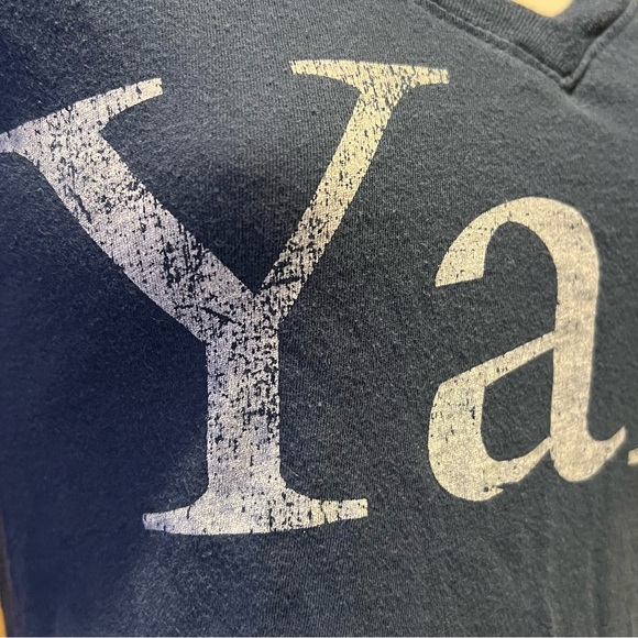 YALE Women’s V-Neck Blue and White Tee Shirt Distressed Lettering Size Small - Picture 5 of 11